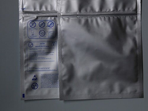 自封鋁(lü)箔防潮袋